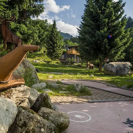 Bergquell Haus D דירה